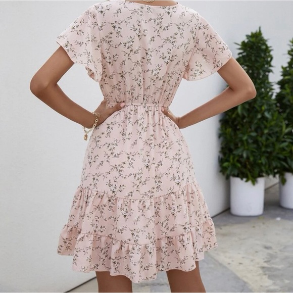 🌟 SHEIN Surplice Front Ditsy Floral A-line Dress🌟 - Picture 3 of 6